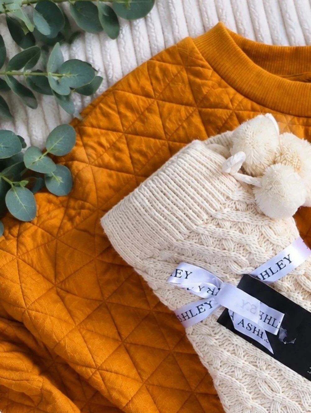 Laura Ashley NWT Cream Gold Cable Knit Fleece Lined Slipper Socks 4-11 Shoe Size